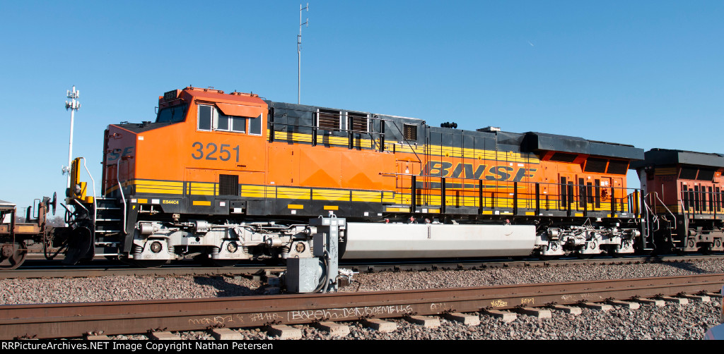 BNSF 3251